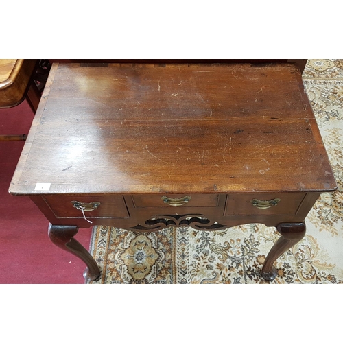 628 - A Georgian Oak Lowboy with Mahogany crossbanding. Approx H73 x W79 x D49 cms.