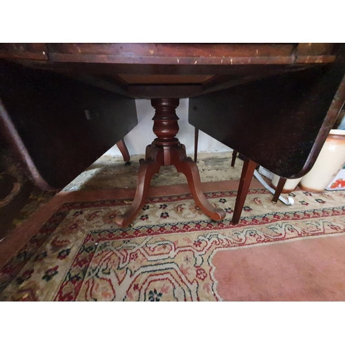 78 - A Georgian Mahogany Pembroke Table of good quality on a scissor pod base. 123 x 55 x 74 cms H.