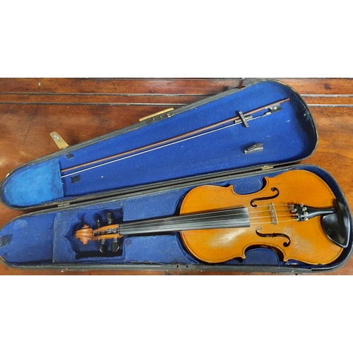 343 - A good 19th Century full size one piece back Violin with bow in timber case.