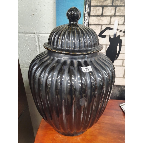 651 - The property of The 5 star Hotel in London. A large Black reeded Ginger Jar with lid. 54 cms H.