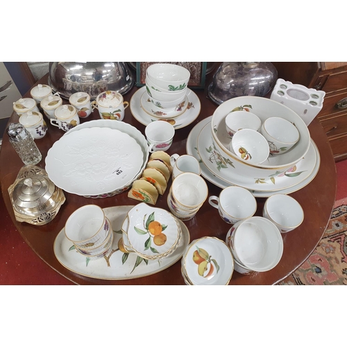 682 - A good quantity of Royal Worcester Evesham pattern Items along with other pieces.