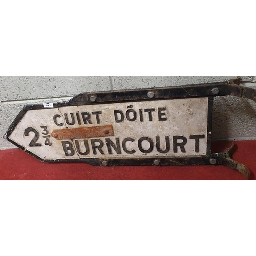 523 - A Vintage Cast Iron Figure Board Road Sign 'Cuirt Doite 2 3/4 Burncourt'.