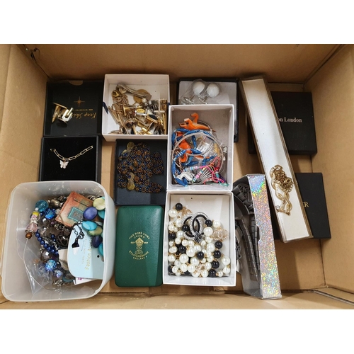 538 - A large quantity of costume Jewelry.