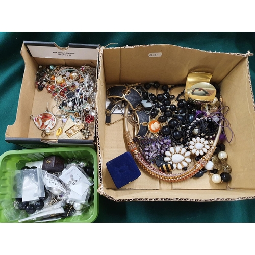 539 - A large quantity of costume Jewelry.