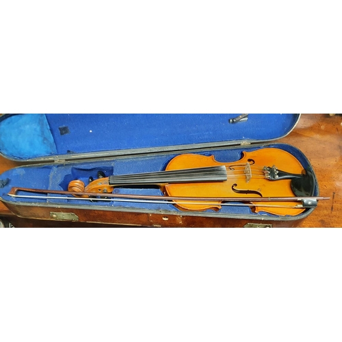 343 - A good 19th Century full size one piece back Violin with bow in timber case.