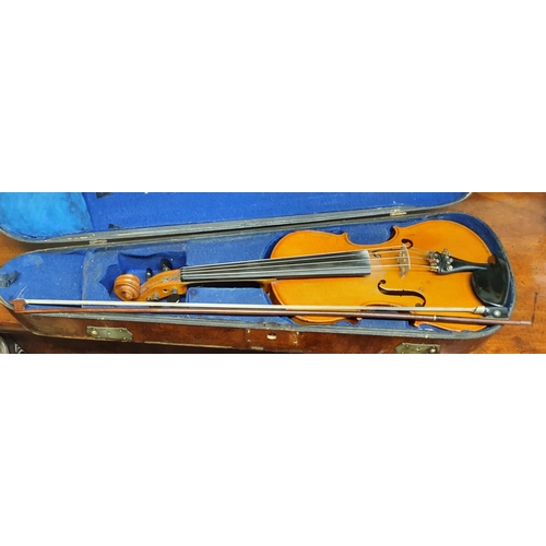 343 - A good 19th Century full size one piece back Violin with bow in timber case.