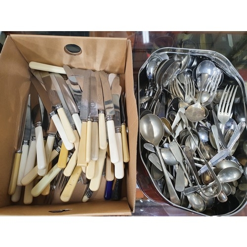 541a - A very large quantity of Plated ware.