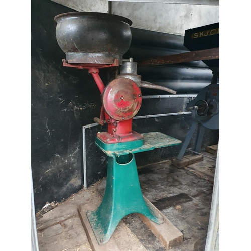 423c - A Vintage Lister Milk Separator.