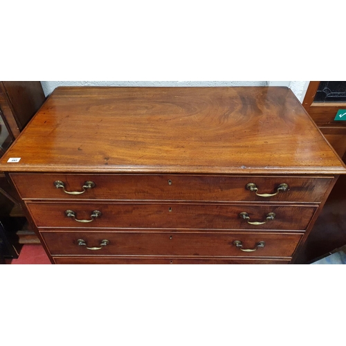 297 - A fantastic quality Georgian Mahogany Chest of Drawers with original swan neck handles on four gradu... 