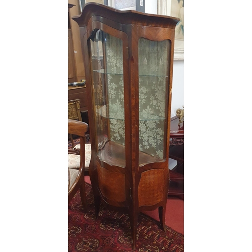 135 - A really good pair of Early 20th Century Mahogany and veneered Vitrines with green fabric back and g... 