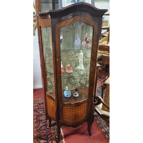 135 - A really good pair of Early 20th Century Mahogany and veneered Vitrines with green fabric back and g... 