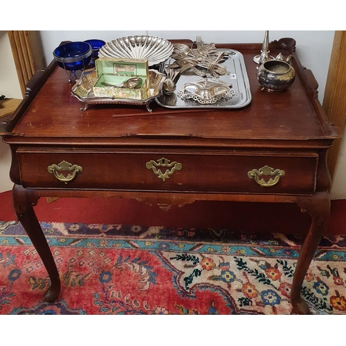 86 - Of Superb quality. A 19th Century Mahogany Silver table with a frieze drawer on cabriole legs with p... 