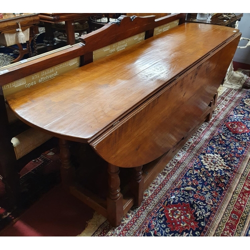 96 - A lovely reproduction Walnut Gate Leg Oval Dining Table.200 X 151 X H 74 cms.