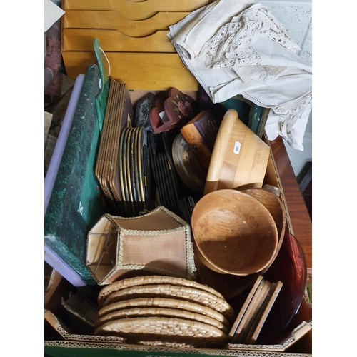 84 - A good collection of Vintage items to include place mats, bowls etc.