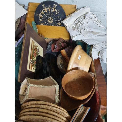 84 - A good collection of Vintage items to include place mats, bowls etc.