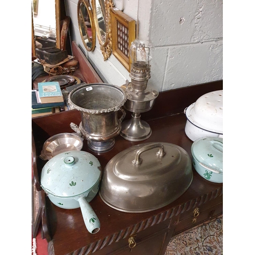 262 - A really good quantity of Kitchenalia to include enamel ware by DRU of Holland, other enamelware and... 