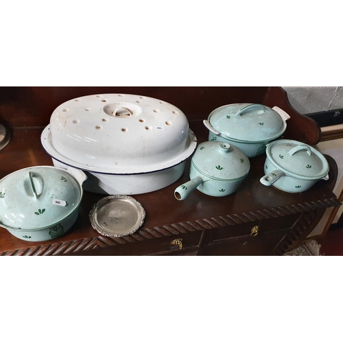 262 - A really good quantity of Kitchenalia to include enamel ware by DRU of Holland, other enamelware and... 