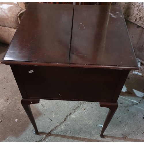 848 - An Edwardian Mahogany Drinks Cabinet.