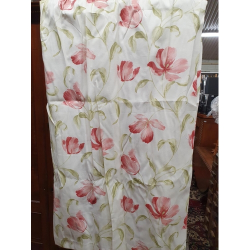 234 - A good quantity of floral Curtains.
Green floral Width 108 x Drop 300 cms approx.
Cream with green p... 