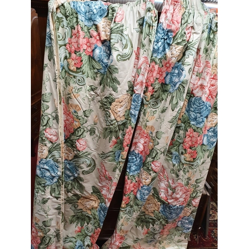 234 - A good quantity of floral Curtains.
Green floral Width 108 x Drop 300 cms approx.
Cream with green p... 