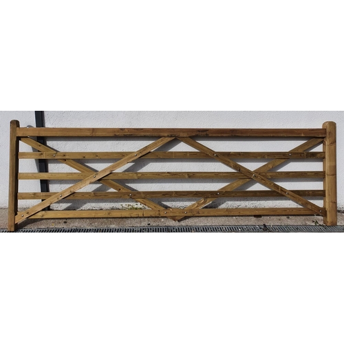 430 - 1 wooden gate width approx 366cm.