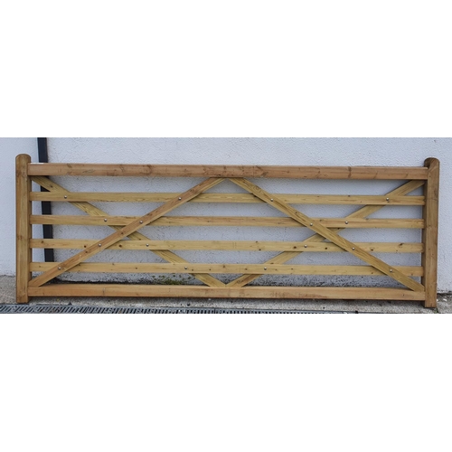 436 - 1 wooden gate width approx 336cm.