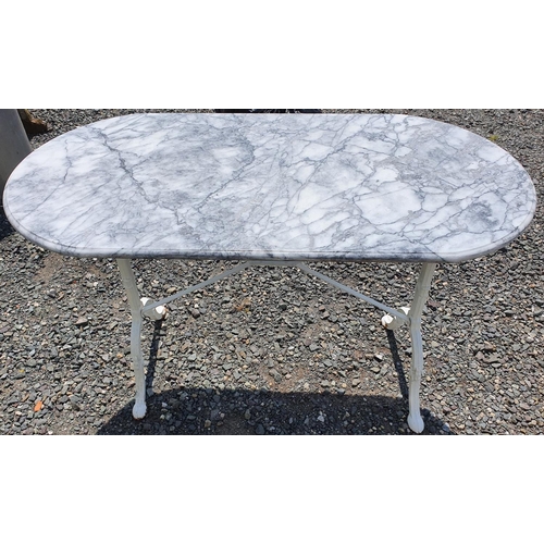 1067 - A good marble topped Cast Iron outdoor Table. 120 x 60 x 77 h cms.