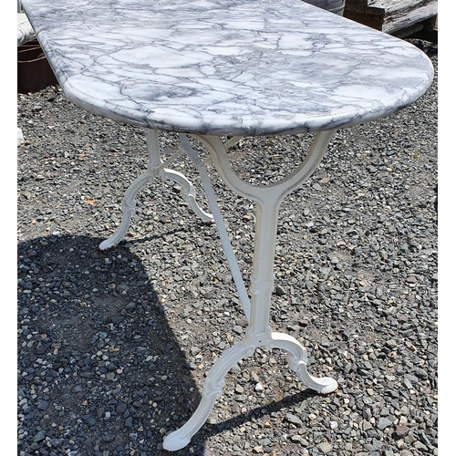 1067 - A good marble topped Cast Iron outdoor Table. 120 x 60 x 77 h cms.