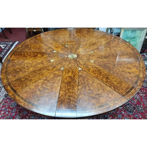 842 - A fantastic 20th Century Santos Rosewood crossbanded Mahogany Jupe Table with leaf holder with fully... 