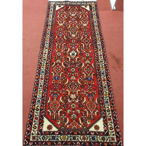 824 - A good Persian Runner. 310 x 122 cms approx.