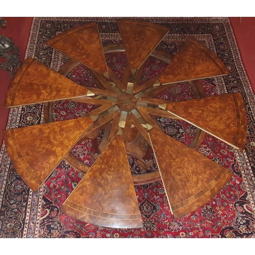 842 - A fantastic 20th Century Santos Rosewood crossbanded Mahogany Jupe Table with leaf holder with fully... 