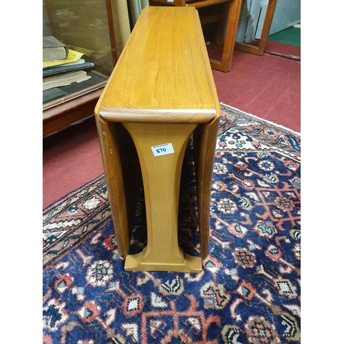 870 - An Ercol style drop-leaf coffee table, 69cms (27ins) wide.