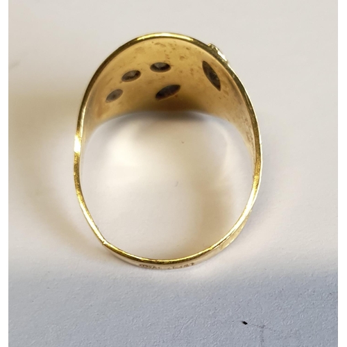 647 - An 18ct gold Ring.