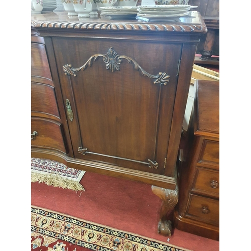 61 - A really fine Edwardian Mahogany serpentine front Sideboard with gadrooned edge with three long grad... 