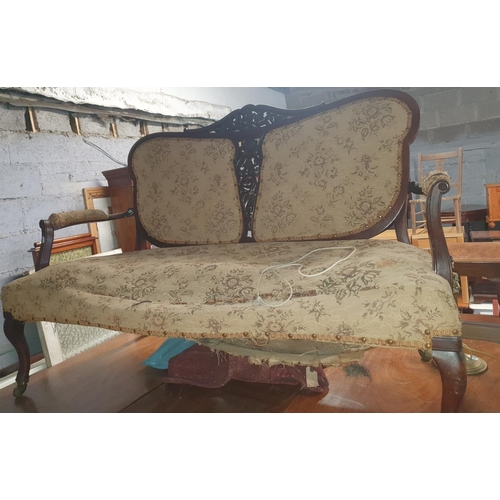 181 - An Edwardian mahogany show frame Couch.