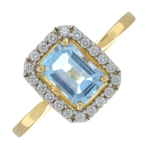 305 - A 9ct gold blue topaz cluster ring. Hallmarks for 9ct gold, partially indistinct. Ring size P. 2.7gm... 