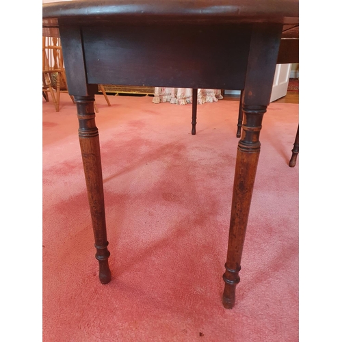 102 - A really good period Georgian Mahogany Hunting Table in original state on turned supports. 198 x 137... 