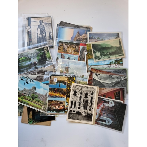 15 - A quantity of Vintage Post Cards.