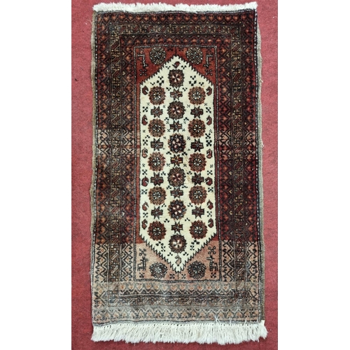 171 - A small rectangular Rug. 98 x 50 cm approx.