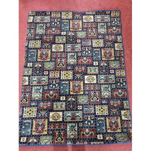 176 - A medium size modern Rug. 154 x 204 cm approx.