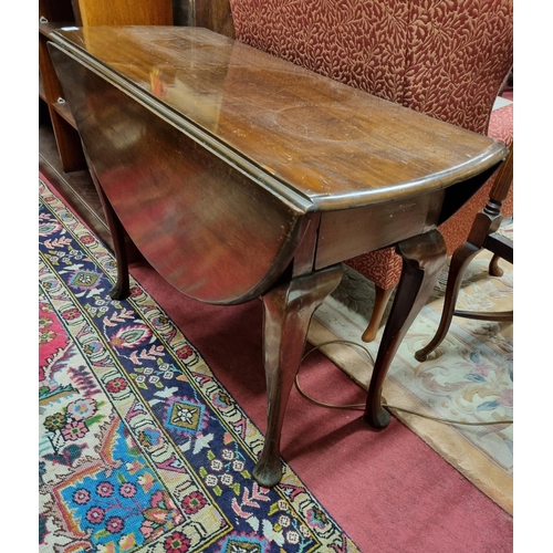 697 - A Georgian Mahogany dropleaf pad foot Table. Of good quality. 105 x 116 x H 72 cm approx.