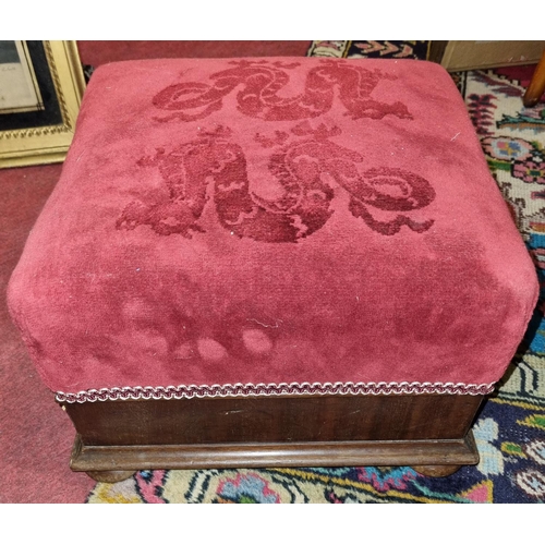 743 - An early 19th Century square Mahogany upholstered Footstool. 35 x 35 x H 22 cm approx.