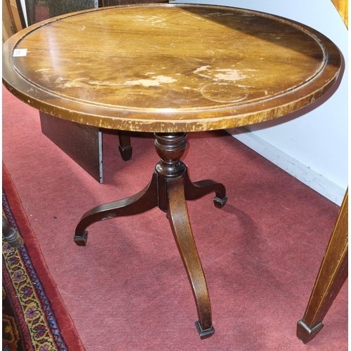 570 - A modern circular Wine Table. D 60 x H 48 cm approx
