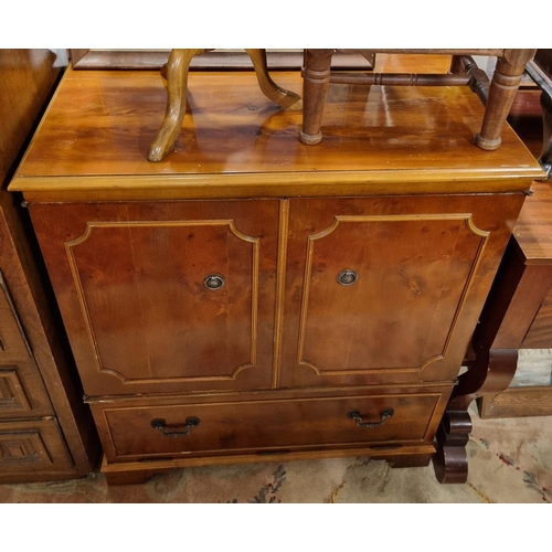 601 - A modern two door Yew wood Side Cabinet. 79 x 44 x H 91 cm approx.
