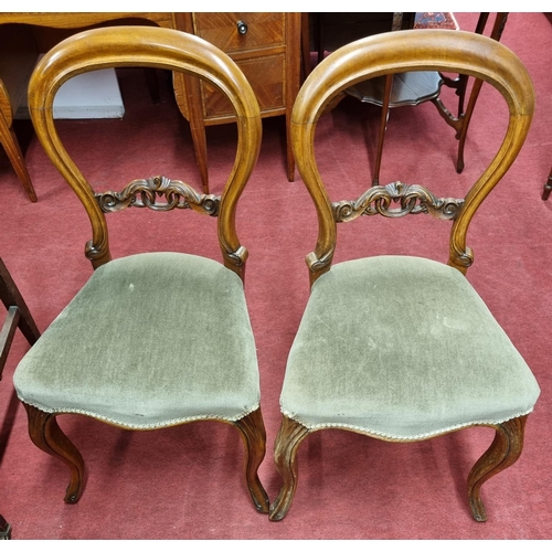 612 - A good pair of 19th Century Mahogany Balloon back Dining Chairs with carved centre back. W 46 x SH 4... 