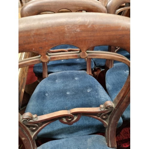 633 - A really good set of six mid to late 19th Century Mahogany Dining Chairs of heavy quality. W 49 x SH... 