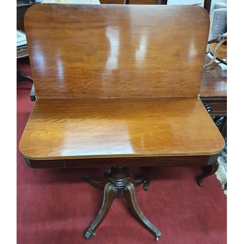 154 - A good Regency Mahogany fold over Tea Table on a reeded support and claw casters. 
91.5 x 90 x H 75 ... 