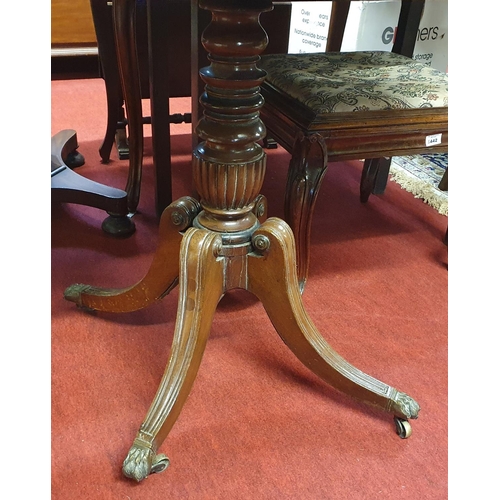 154 - A good Regency Mahogany fold over Tea Table on a reeded support and claw casters. 
91.5 x 90 x H 75 ... 