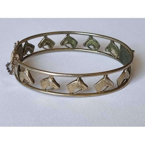 An 18ct Gold Bracelet depicting horses heads. Weight 18.35 gms approx.