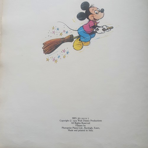 942 - Vintage Disney Books.